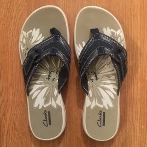 Clarks Breeze Mila Thong Sandals